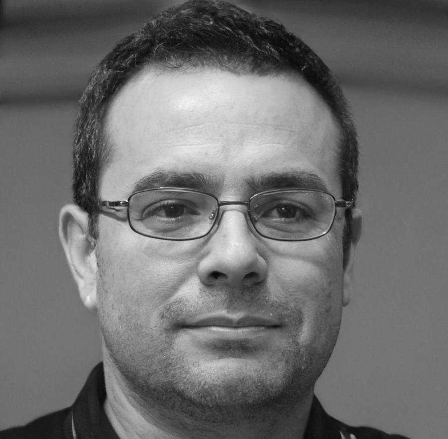 Program instructor with financial planning experience